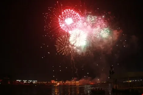 Bắn pháo hoa: Mãn nhãn hay lãng phí? ảnh 2