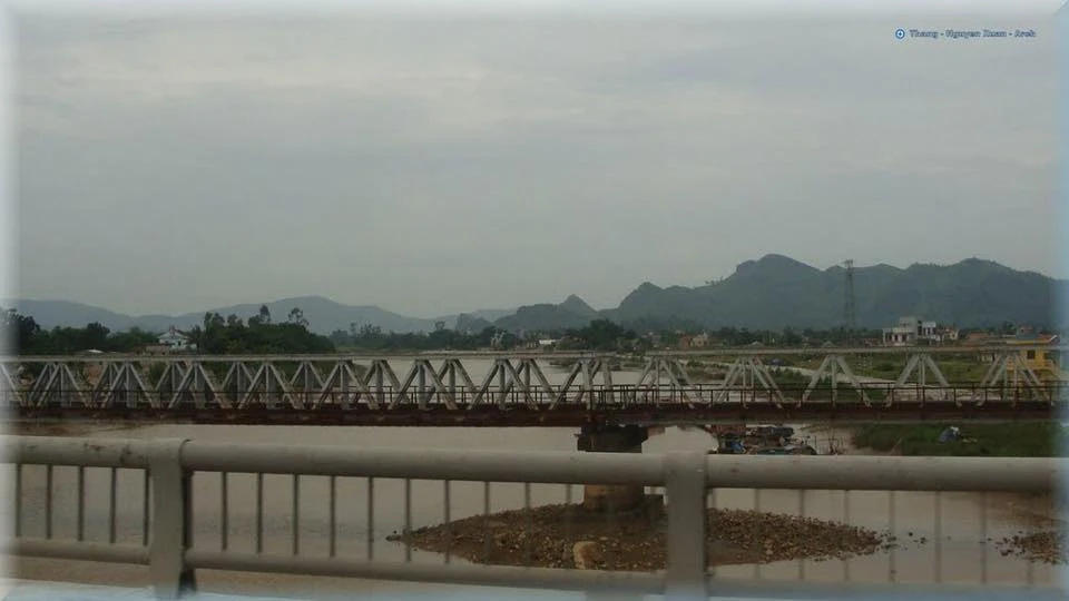 Lao xuống sông cứu cô gái nhảy cầu, hai thanh niên chết thương tâm ảnh 1