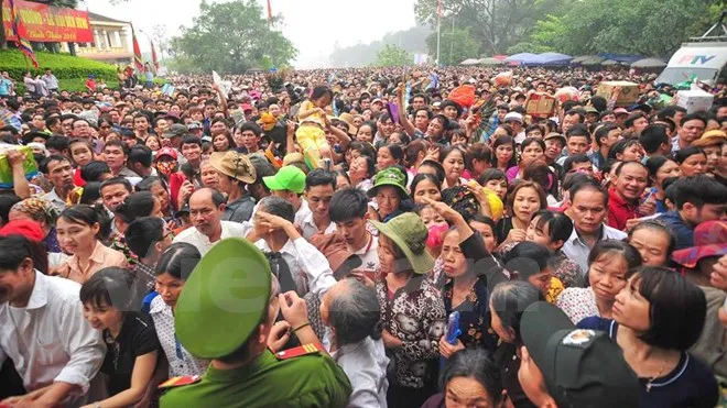 Hình ảnh đẹp về các chiến sĩ công an ở lễ hội đền Hùng ảnh 8