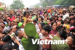 Hình ảnh đẹp về các chiến sĩ công an ở lễ hội đền Hùng ảnh 1