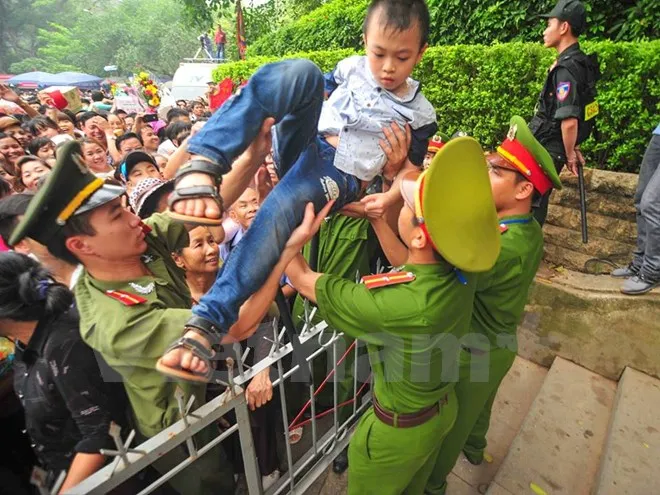 Hình ảnh đẹp về các chiến sĩ công an ở lễ hội đền Hùng ảnh 5