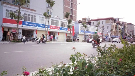 Quận Thanh Xuân nói gì về biển hiệu 'đồng phục xanh đỏ' ở phố kiểu mẫu? ảnh 4