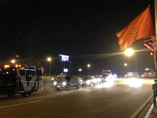 Chuyên cơ chở Tổng thống Obama đã đáp xuống sân bay Nội Bài ảnh 19