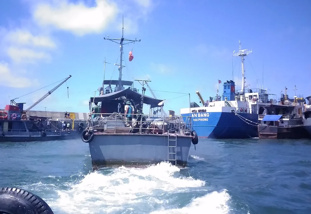 Tìm kiếm Casa 212: Bạch Long Vĩ huy động lực lượng tối đa ảnh 9