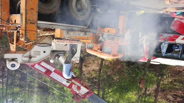 Kinh hoàng: 2 xe khách tông nhau trên đèo Prenn, 7 người chết ảnh 2 Kinh hoàng: 2 xe khách tông nhau trên đèo Prenn, 7 người chết ảnh 2