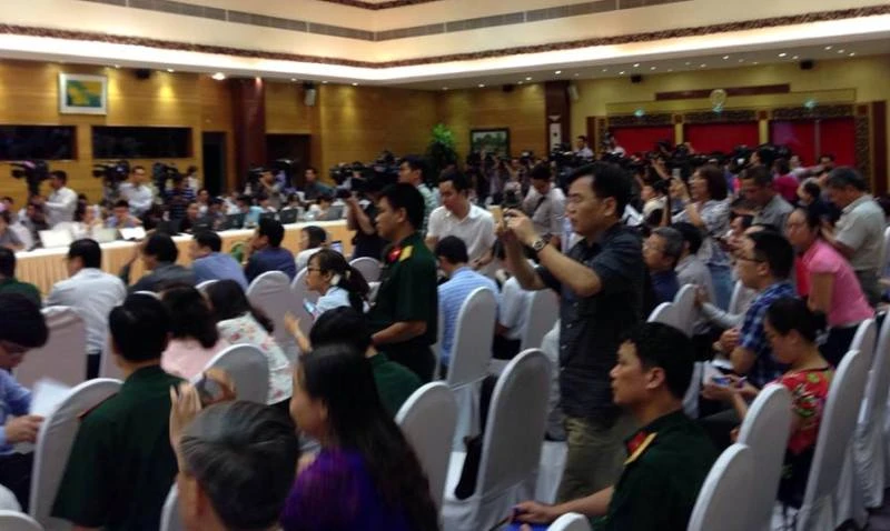 Vụ cá chết bất thường và 5 cam kết của Formosa ảnh 1 Họp báo công bố vụ cá chết