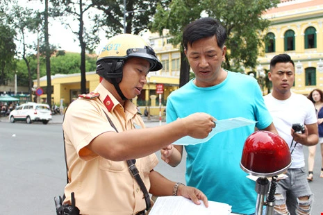 Lỗi xe không chính chủ: CSGT TP.HCM nói gì? - ảnh 1