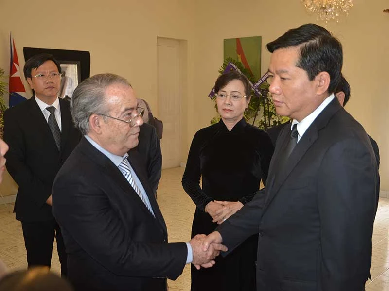 Việt Nam để quốc tang lãnh tụ Cuba Fidel Castro 1 ngày ảnh 2