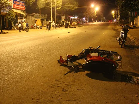 141 người chết vì tai nạn giao thông trong 6 ngày Tết ảnh 1 Xe máy đối đầu, 2 người thương vong - ảnh 1
