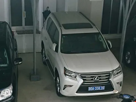 Nóng: Cà Mau đã trả lại 2 xe lexus công ty Công Lý tặng ảnh 1 Doanh nghiệp tặng 2 xe Lexus cho Cà Mau - ảnh 1