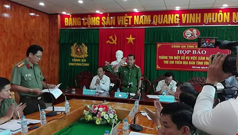 Có gì trong điện thoại kẻ hiếp bé 10 tuổi ở Vĩnh Long? ảnh 1 Công an Vĩnh Long lý giải các vụ hiếp dâm chấn động - ảnh 1