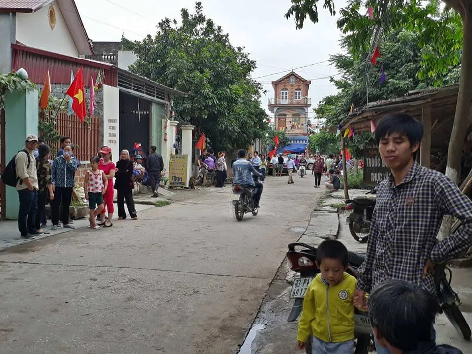 Xe của đoàn đối thoại đã vào thôn Hoành, Đồng Tâm ảnh 4