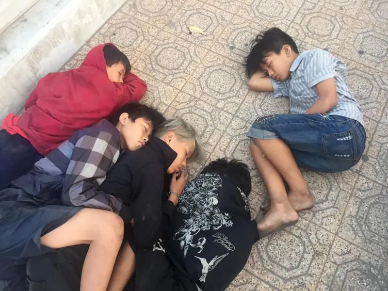 MC Trương Việt Phong gây xúc động với trẻ bụi đời ảnh 1