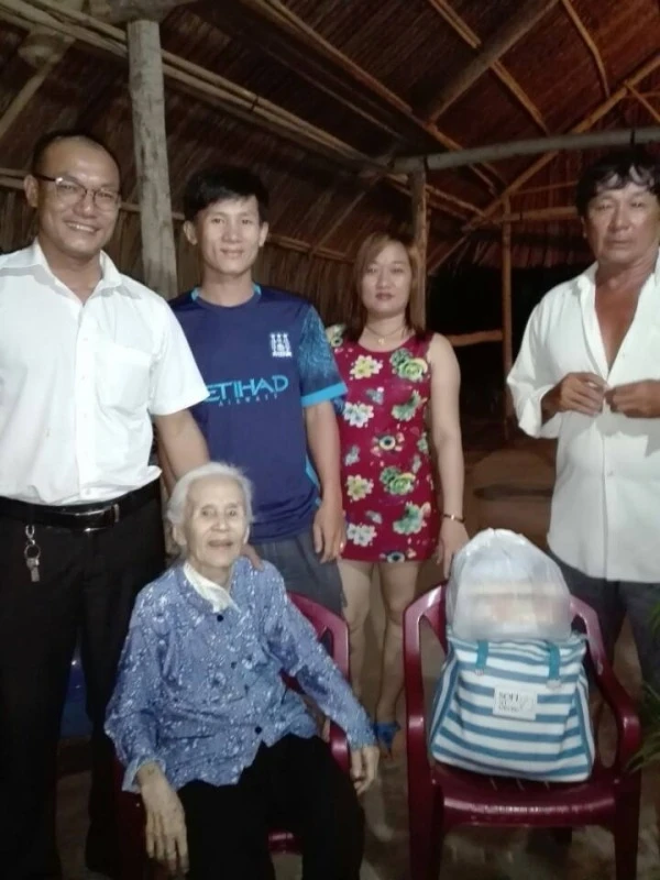 Cụ bà đi lạc đã tìm thấy người thân! ảnh 1 Cụ bà đi lạc đã tìm thấy người thân! ảnh 1