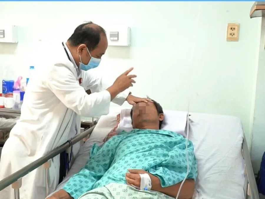 Kinh nghiệm xương máu khi đưa người thân cấp cứu trong dịch COVID-19 ảnh 1