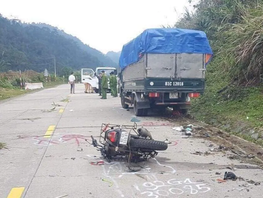 Một vụ tai nạn xảy ra 2 năm trước trên đèo Lò Xo (đoạn giáp ranh giữa Kon Tum và Quảng Nam khiến 2 du khách người Đức đi xe máy bị tử vong Một vụ tai nạn xảy ra 2 năm trước trên đèo Lò Xo (đoạn giáp ranh giữa Kon Tum và Quảng Nam khiến 2 du khách người Đức đi xe máy bị tử vong