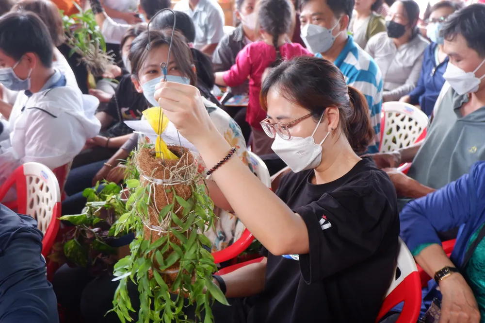 Các giống cây trong phiên chợ 0 đồng phong phú, có cả lan