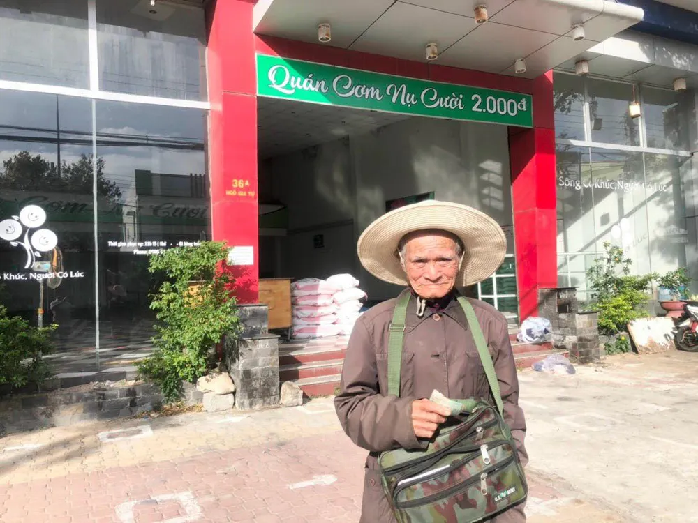 ong gia ban ve so.jpg