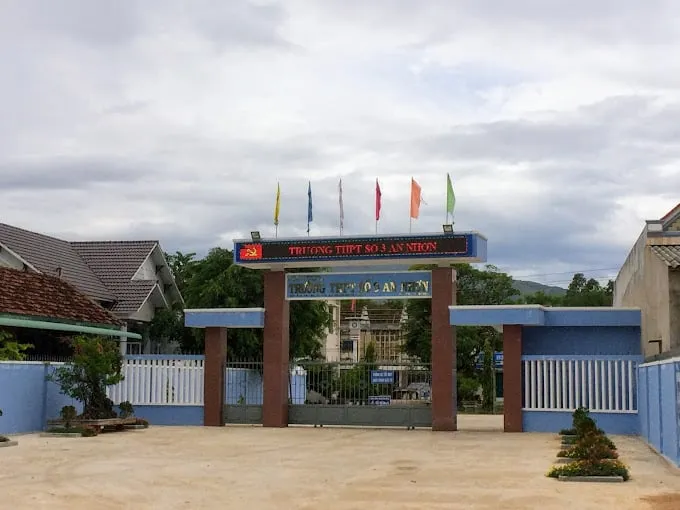 nam sinh lớp 10 bị đánh