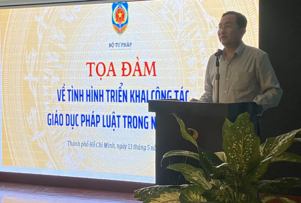 Ông Phan Hồng Nguyên, Phó cục trưởng Cục Phổ biến, Giáo dục pháp luật phát biểu tại toạ đàm. Ảnh: HH. giao-duc-phap-luat2-6801.jpg