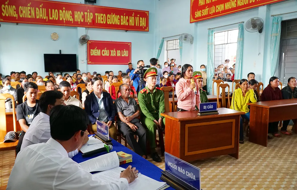 Người mẹ giao xe cho con chưa đủ tuổi điều khiển dẫn đến tai nạn khiến bốn người tử vong bị phạt 24 tháng tù nhưng cho hưởng án treo. hoc-sinh_6.jpg