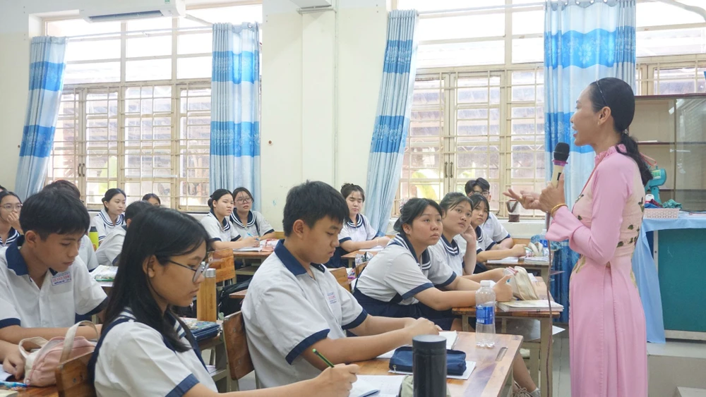 Một giờ học văn của cô trò Trường THCS Lê Văn Tám, quận Bình Thạnh. Ảnh: NQ thi-vao-lop-10.jpg