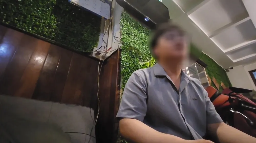 Giải thích cho chúng tôi về việc 22 chi nhánh có tên “rạp phim tình nhân” và quảng cáo trên các nền tảng mạng xã hội về dịch vụ chiếu phim, ông Khôi nói: “Đó là thuật ngữ marketing phóng đại. Khi khách đến thực tế sẽ biết đây là khách sạn chứ không phải rạp phim”. rap-phim-tinh-nhan_box.jpg