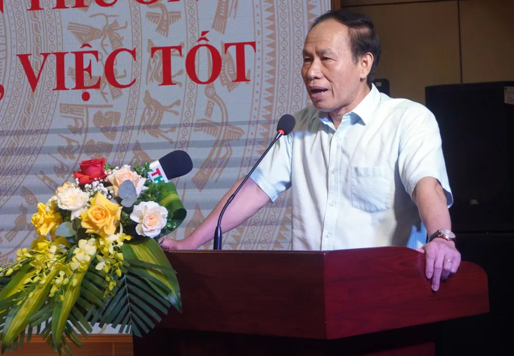 Bí thư Thành uỷ Hải Phòng Lê Tiến Châu phát biểu tại buổi lễ. Ảnh: NGỌC SƠN khen-thuong-nu-dieu-duong-cap-cuu-be-so-sinh-ngung-tim-ngung-tho-tren-xe-taxi-4-5223.jpg