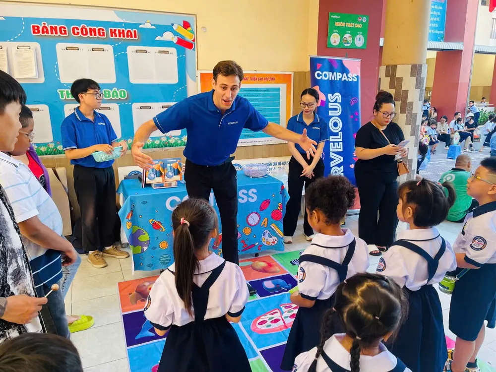 Trò chơi du hành cùng coco thu hút nhiều bé tham dự. Ảnh: THÚY HÀ lop-mot-h3.jpg