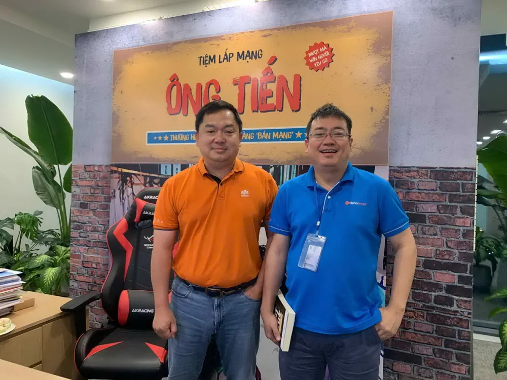 Theo ông Nguyễn Cảnh Bình - Chủ tịch Alpha Books, ông Hoàng Nam Tiến là người mang tri thức đi khắp mọi miền đất nước. Ảnh: NVCC hoang-nam-tien.jpg
