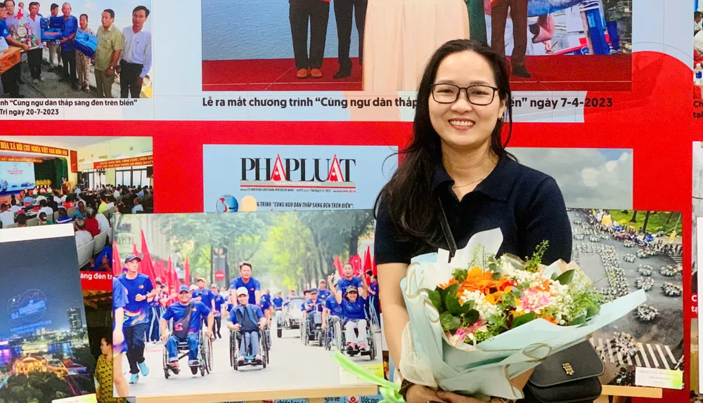 TÁC GIẢ NGUYỄN HOÀNG (2).jpg