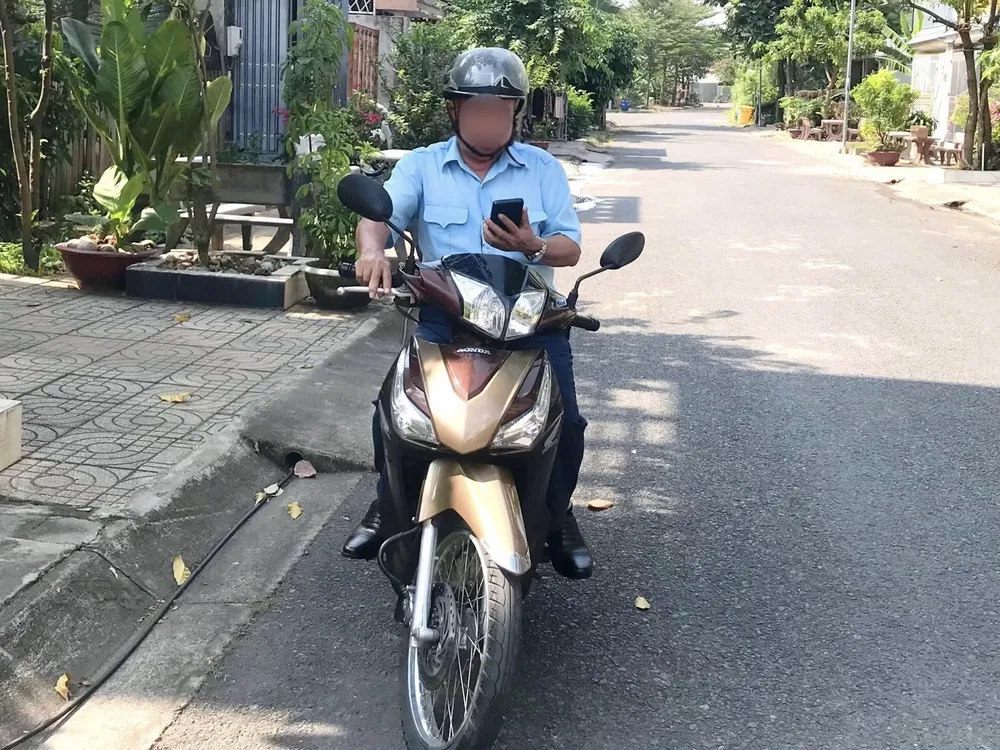 vừa lái xe vừa livestream