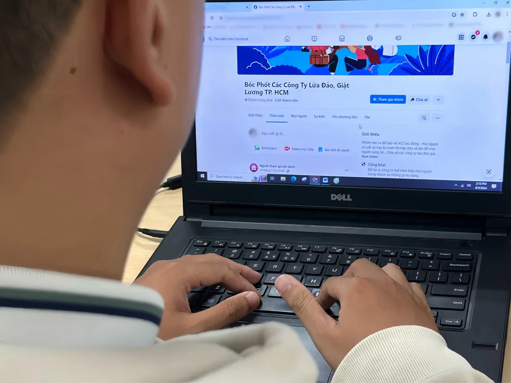"Bóc phốt" công ty trên mạng xã hội có thể bị phạt đến 20 triệu đồng. Ảnh: THẢO HIỀN. bóc phốt công ty