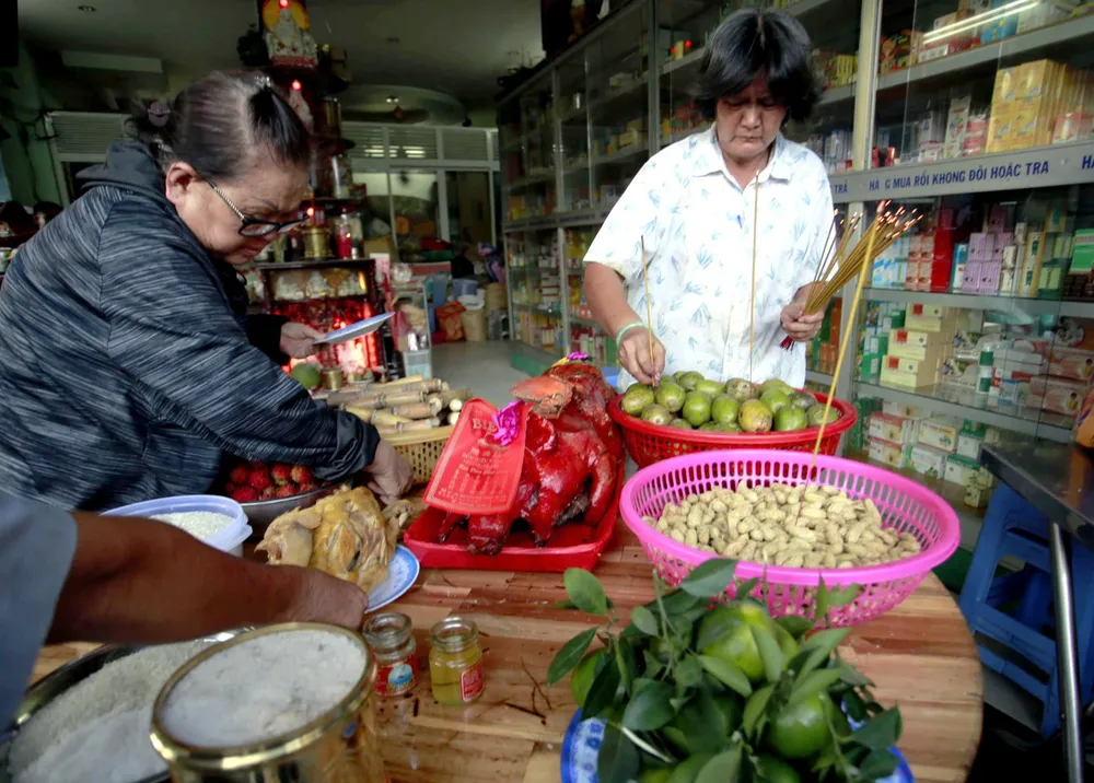 Cúng chay hay cúng mặn đều thể hiện lòng hiếu kính của con cháu. Ảnh: THẢO HIỀN Rằm tháng 7