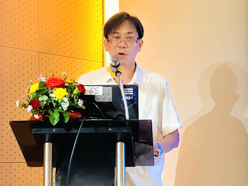 Ông Hồ Hồng Hải, Phó Vụ trưởng Vụ Pháp chế, Bộ Thông tin và Truyền thông, phát biểu khai mạc hội nghị. Ảnh: THẢO HIỀN Hội nghị tập huấn, phổ biến chính sách pháp luật về chủ quyền biển, đảo năm 2024