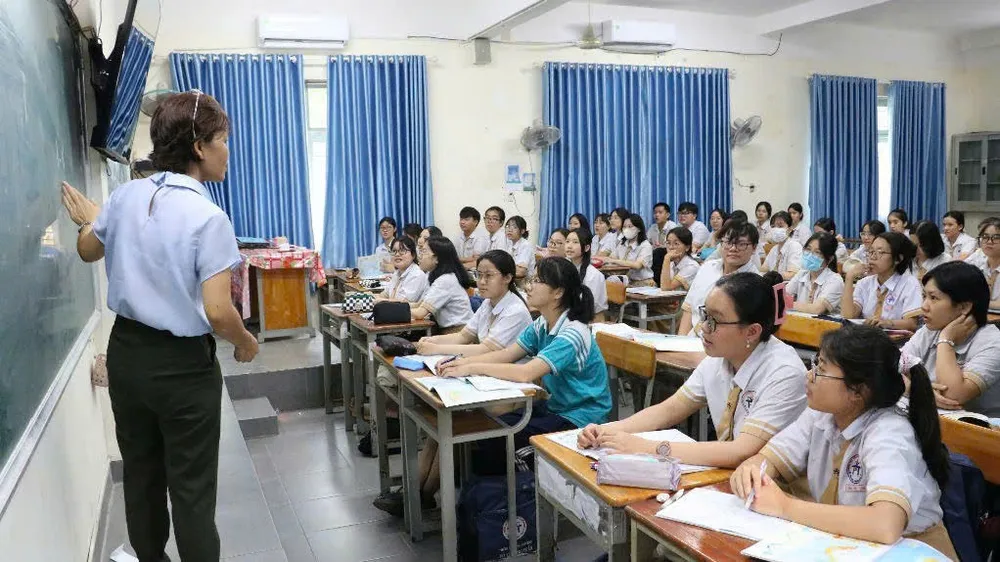 Nhiều phụ huynh cho rằng học sinh nghỉ tết 9 ngày sẽ khó sắp xếp lịch trình về quê. Ảnh: NGUYỄN QUYÊN. học sinh nghỉ tết 9 ngày
