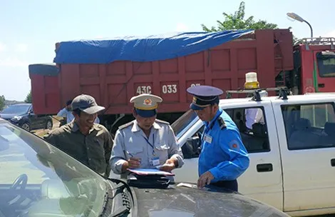 Audio: Bị tố bảo kê xe quá tải, CSGT Đà Nẵng nói gì? ảnh 1