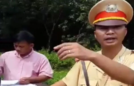 Audio: CSGT nhờ người ngoài ‘giúp việc’ ảnh 1