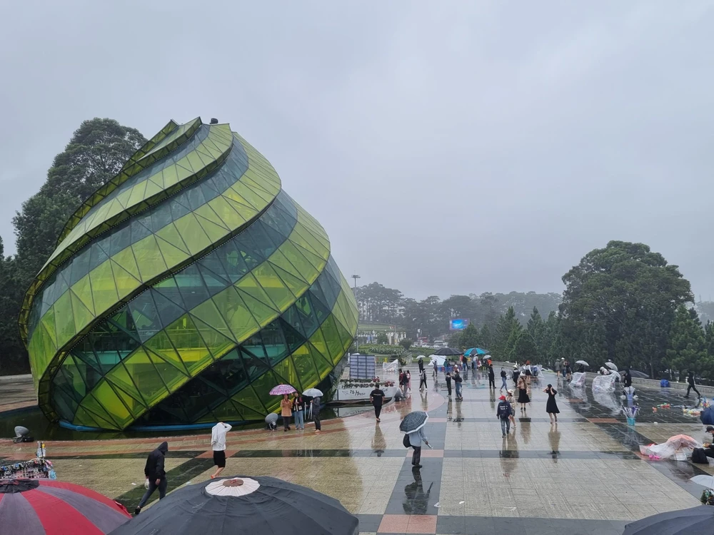 Do mưa kéo dài nên các hoạt động ngoài trời gặp khó khăn. Ảnh: VT
