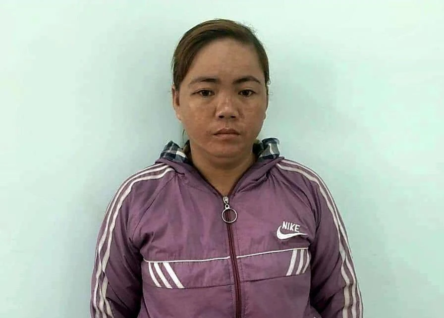 Nguyễn Thị Dún bị bắt giữ vì hành vi lừa đảo chiếm đoạt tài sản. Ảnh: CA Nguyễn Thị Dún bị bắt giữ vì hành vi lừa đảo chiếm đoạt tài sản. Ảnh: CA