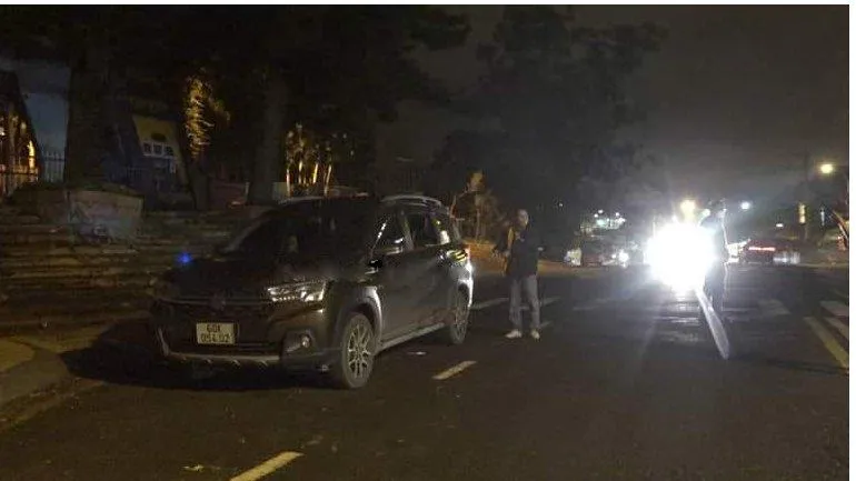 Nhóm móc túi dùng xe ô tô để di chuyển và tẩu tán tài sản trộm được Ảnh TD