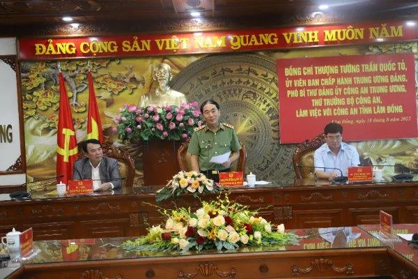 Thứ trưởng Trần Quốc Tỏ đề nghị Công an tỉnh Lâm Đồng tiếp tục xây dựng lực lượng Công an nhân dân chính quy, tinh nhuệ, hiện đại. Ảnh: TIẾN DŨNG