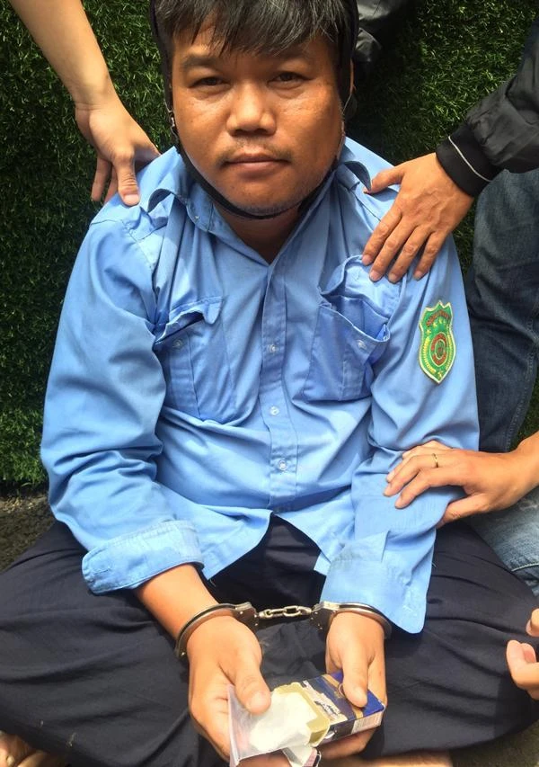 Đỗ Ngọc Thắng bị bắt cùng tang vật. Ảnh: CABL Đỗ Ngọc Thắng bị bắt cùng tang vật. Ảnh: CABL