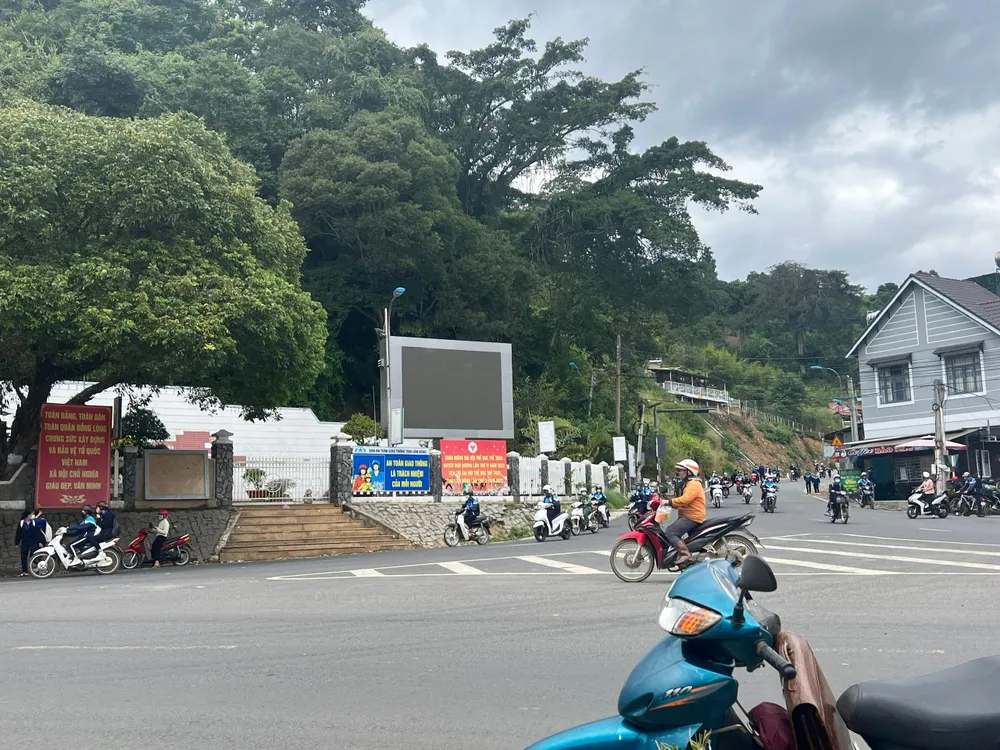 Một góc thị trấn D&apos;ran ngày nay. Ảnh: VÕ TÙNG