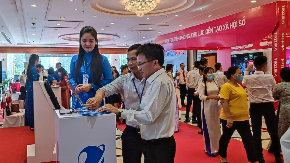 Các đại biểu tham dự hội nghị chuyển đổi số tỉnh Tây Ninh. Ảnh Sở TTTT