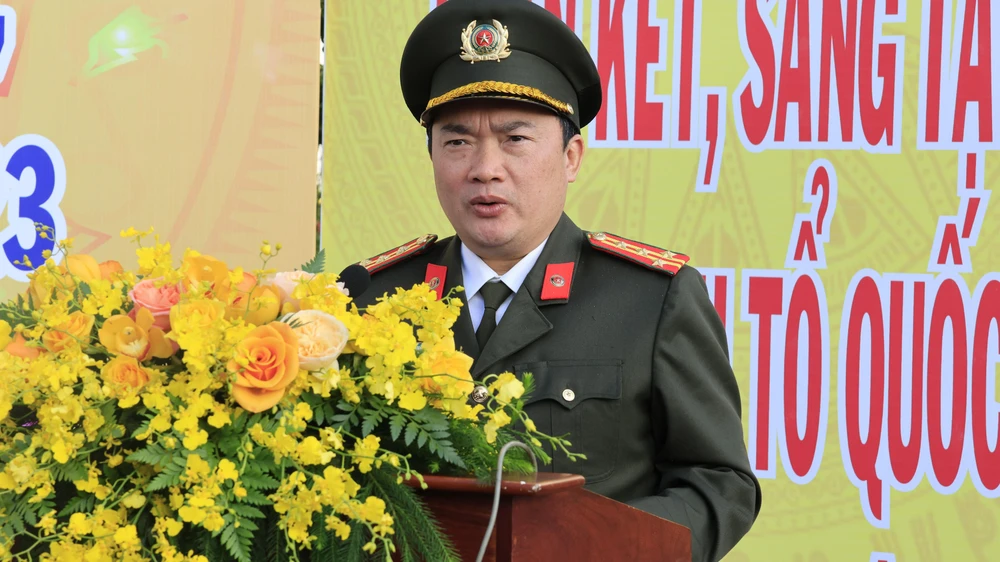 Đại tá Trương Minh Đương - Giám đốc Công an tỉnh Lâm Đồng phát lệnh ra quân tấn công, trấn áp tội phạm. Ảnh: VÕ TRANG