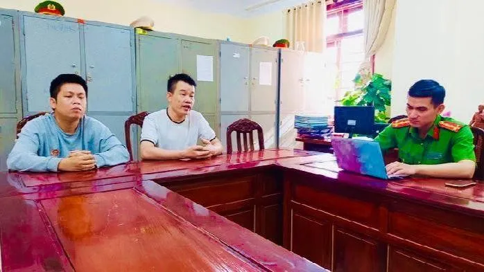 Đặng Quốc Dũng và Dương Ngọc Vũ tại cơ quan công an. Ảnh: CA