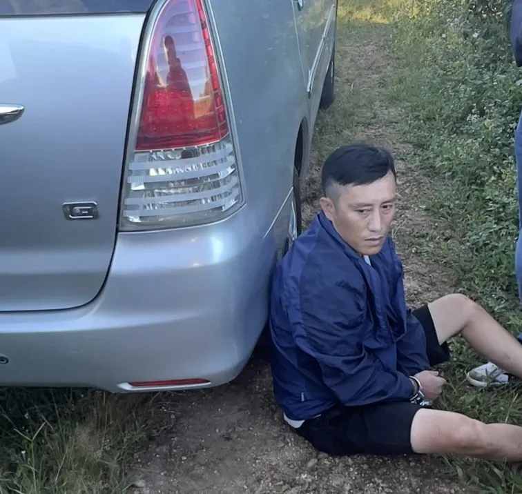 Hồ Quốc Phong bị công an bắt giữ. Ảnh: VT Hồ Quốc Phong bị công an bắt giữ. Ảnh: VT