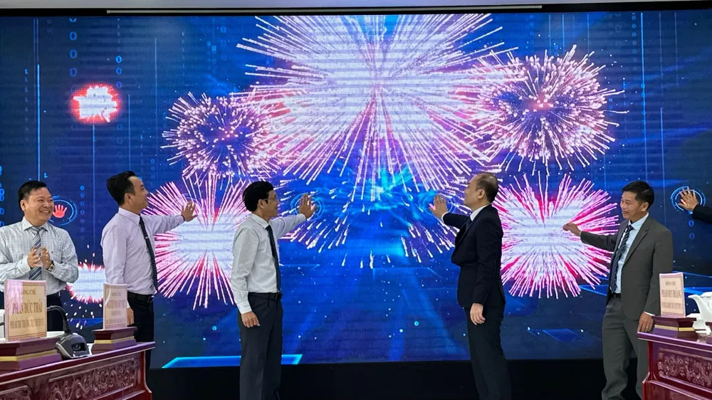 Khai trương trung tâm điều hành thông minh huyện Đạ Tẻh. Ảnh: VÕ TÙNG