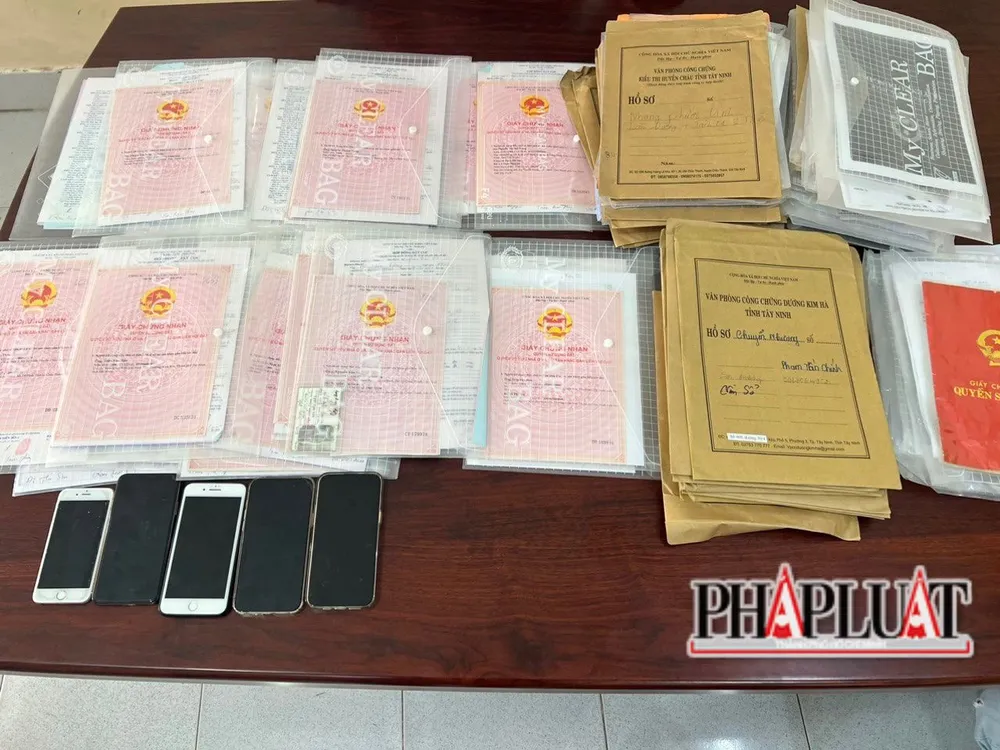 Tang vật vụ án. Ảnh: VÕ TÙNG